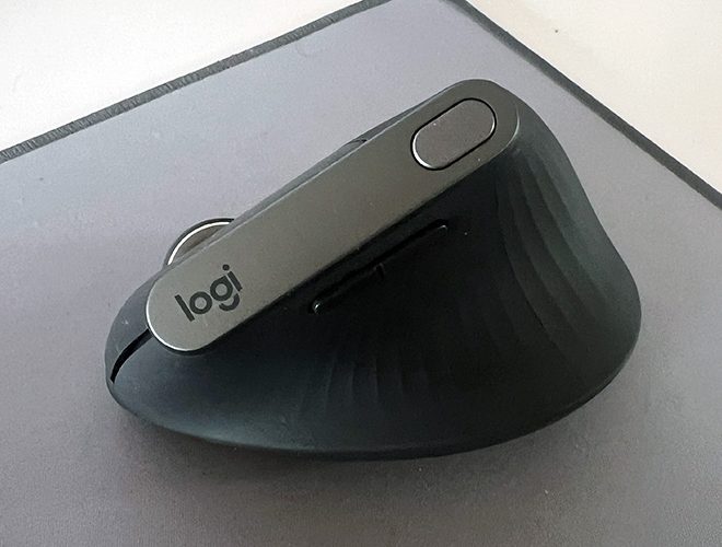 Logitech MX Vertical – Vertical Ergonomic Mouse Review